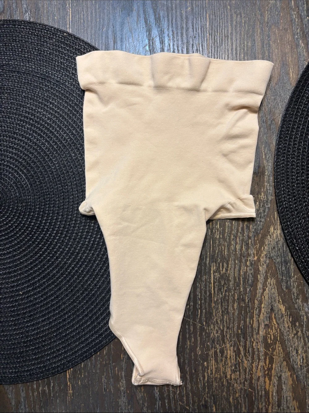 SKIMS Sand XS seamless sculpt thong (smokers)